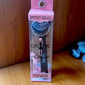 Exfoliating face brush.